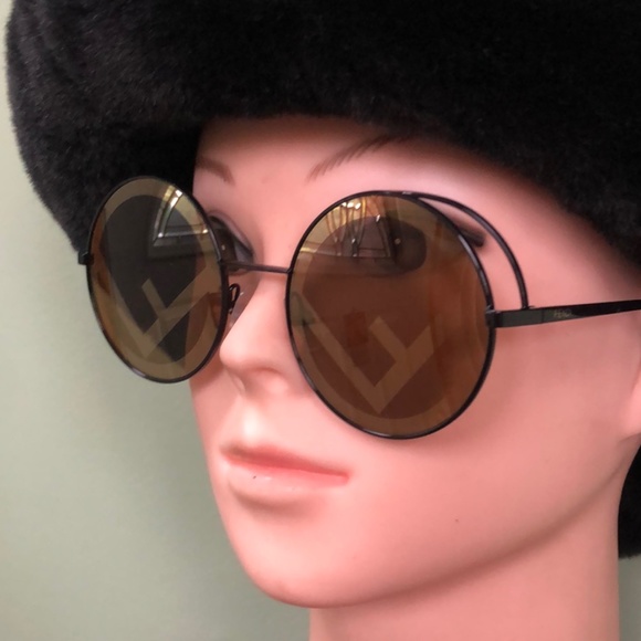 Fendi Sunglasses with Brown Frame Lenses - Picture 1 of 15